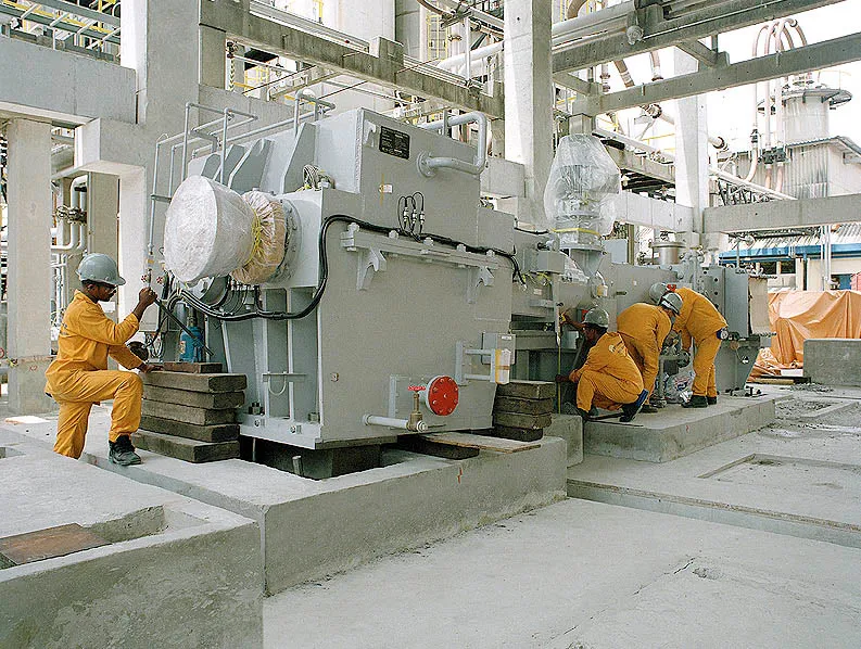 Montagem da extrusora na planta petroquímica